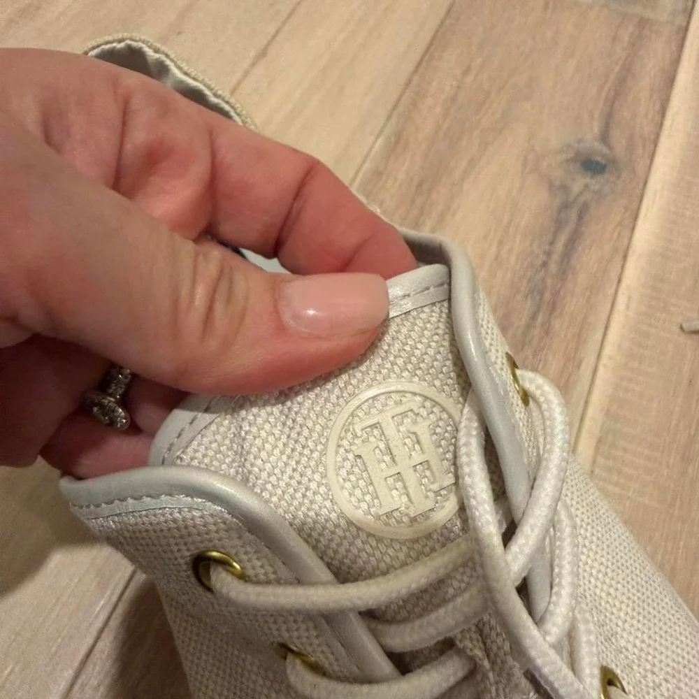 Tommy Hilfiger cream canvas sneakers Sz 11 #sneakers #lifestyle